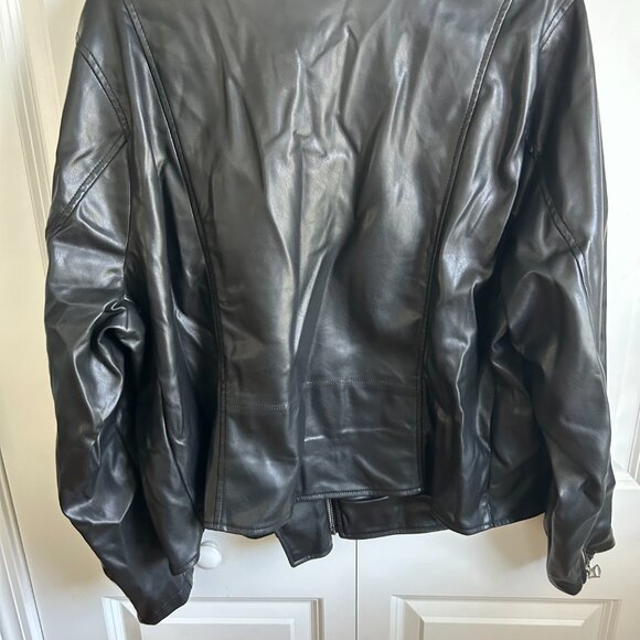 Torrid - NWT - Faux Leather Moto Jacket - Size 4 - Picture 7 of 7